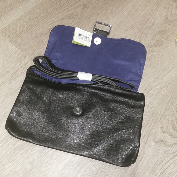 🍀3/$30 Black cross body purse - Picture 3 of 5